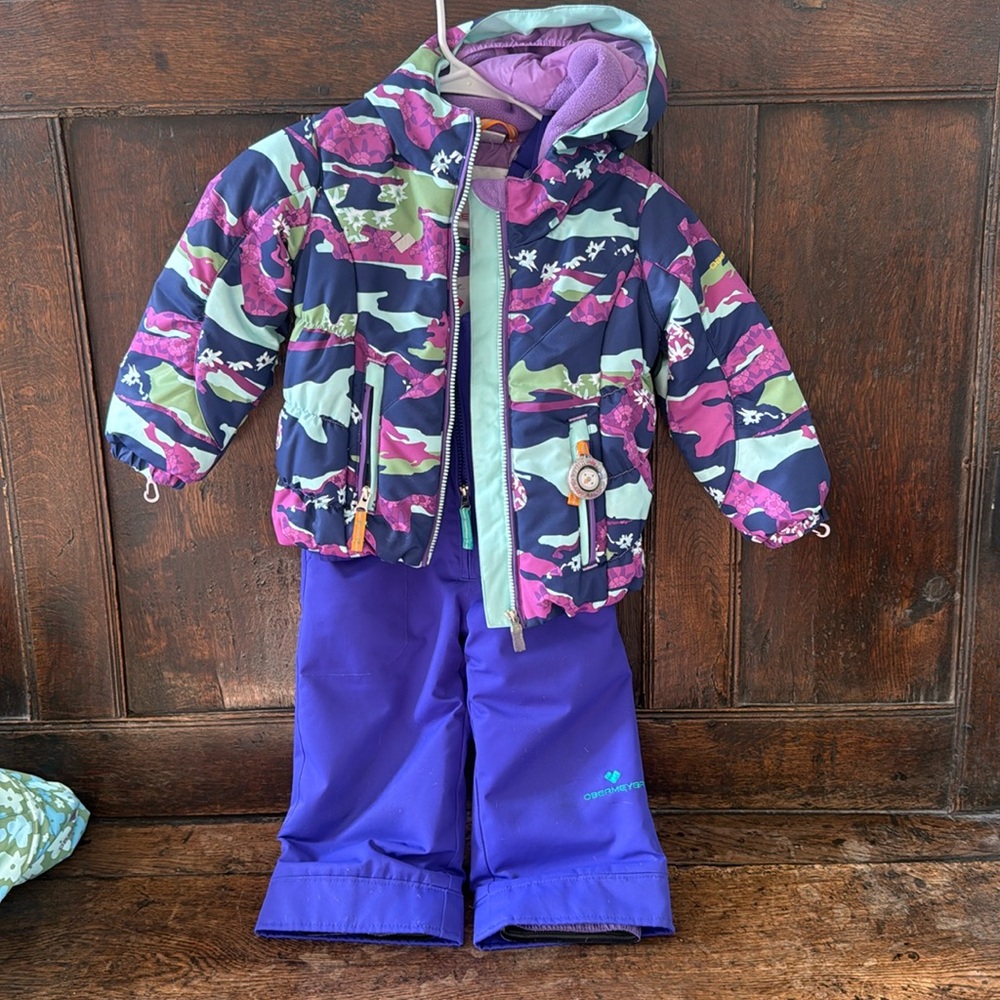 Obermeyer Girls ski jacket and bib